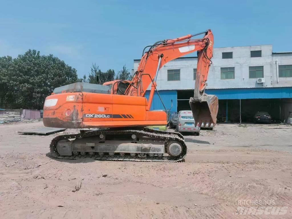 Doosan DX 260 Lánctalpas kotrók