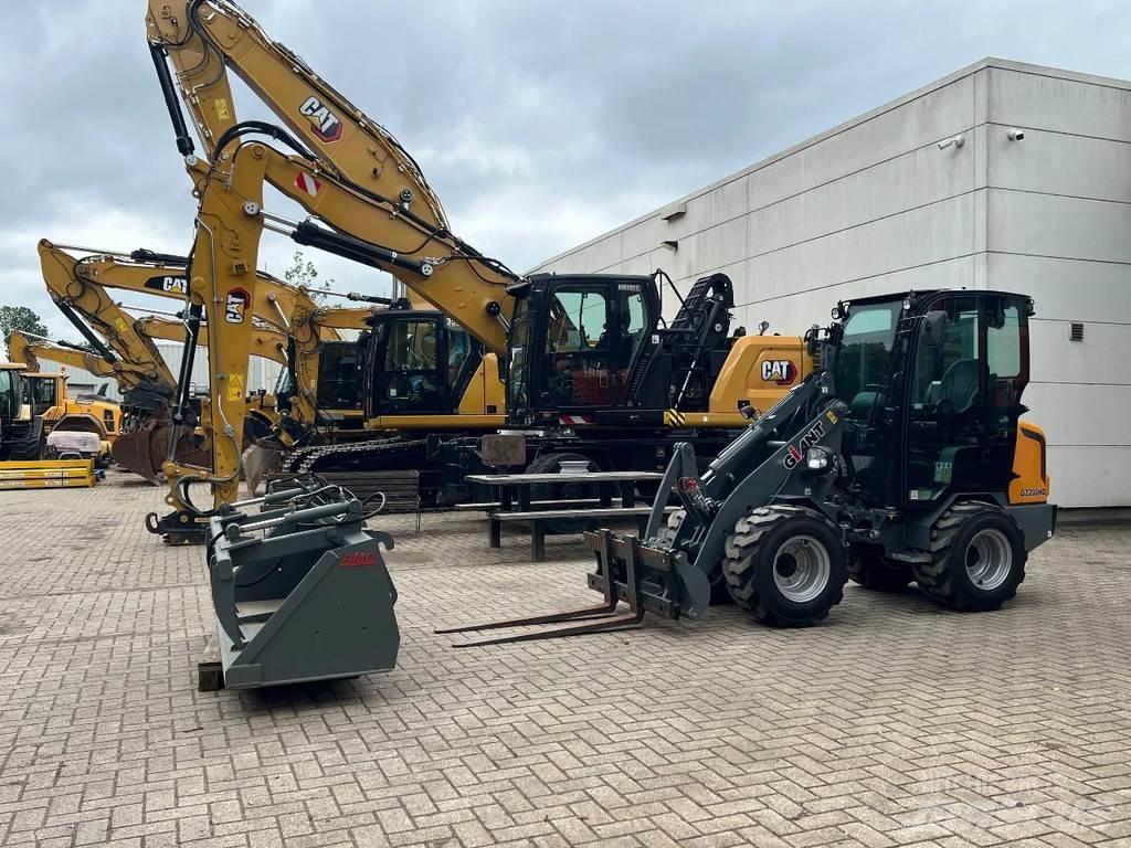 GiANT G2200HD Gumikerekes homlokrakodók