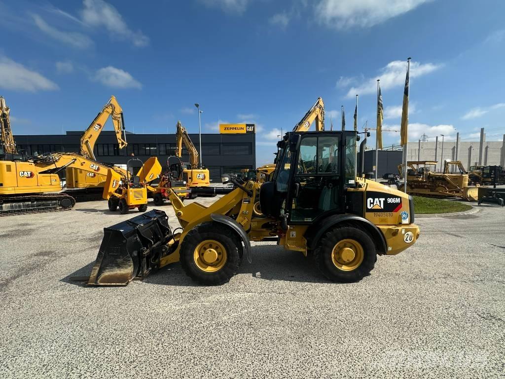 CAT 906 M Gumikerekes homlokrakodók