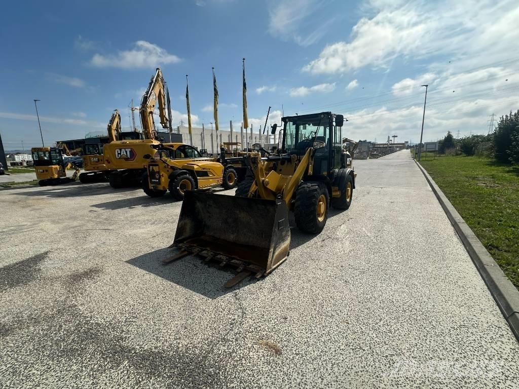 CAT 906 M Gumikerekes homlokrakodók