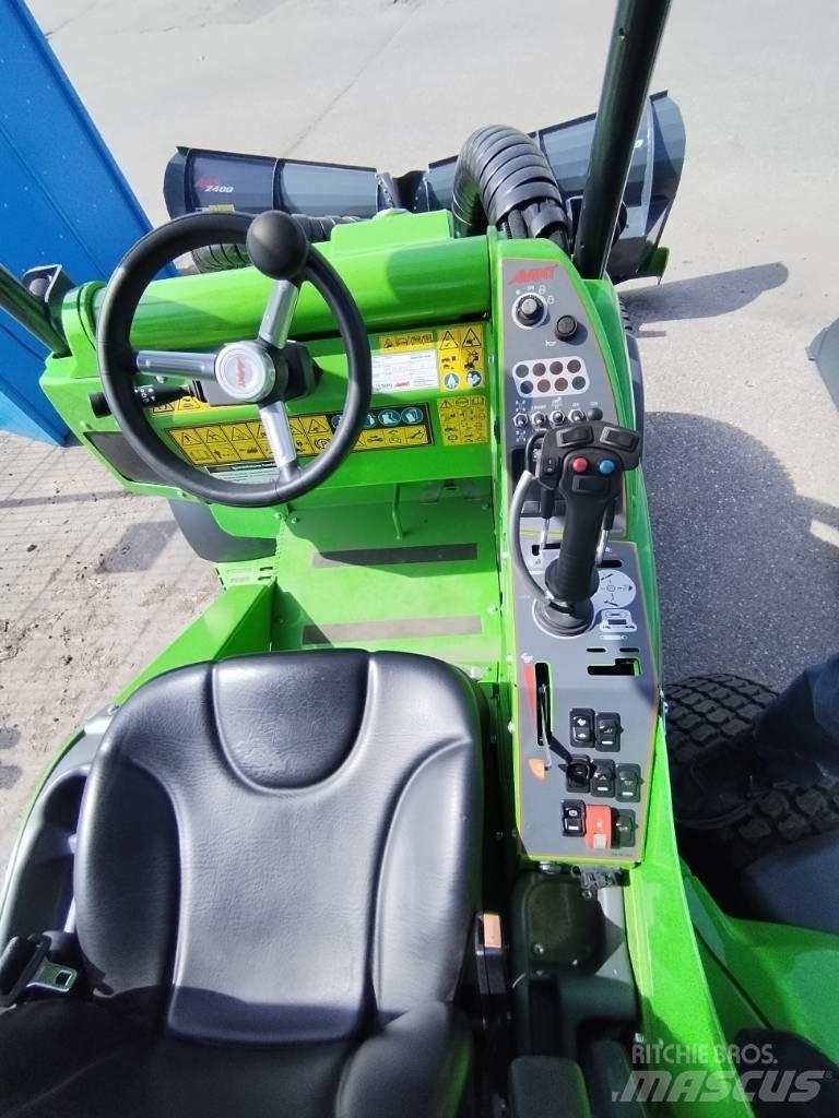Avant 860 i Univerzális rakodógépek