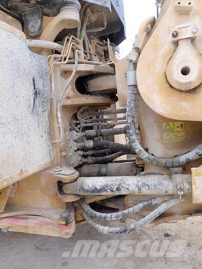 CAT 988K Gumikerekes homlokrakodók
