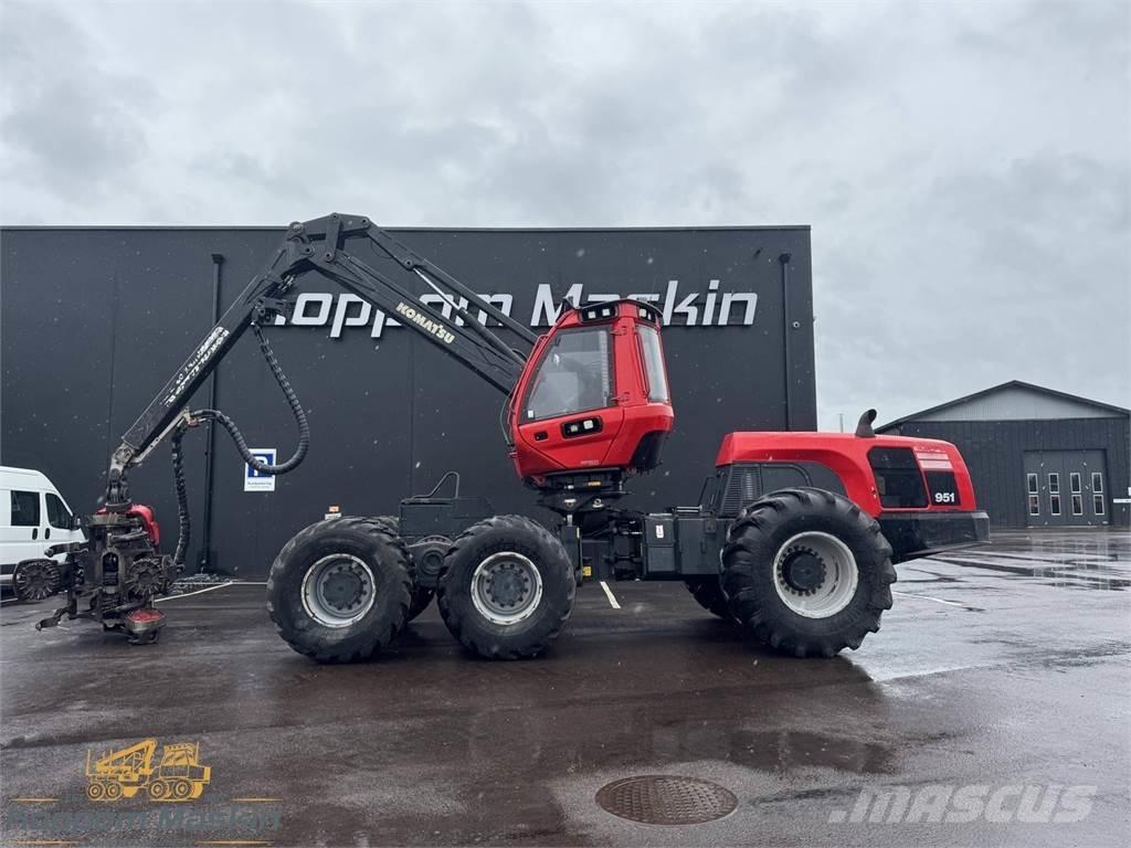 Komatsu 951 Betakarítók