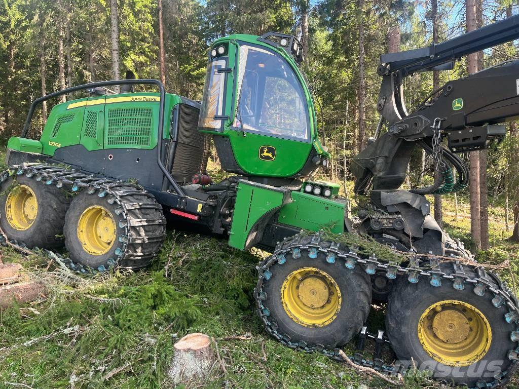 John Deere 1270 E Betakarítók