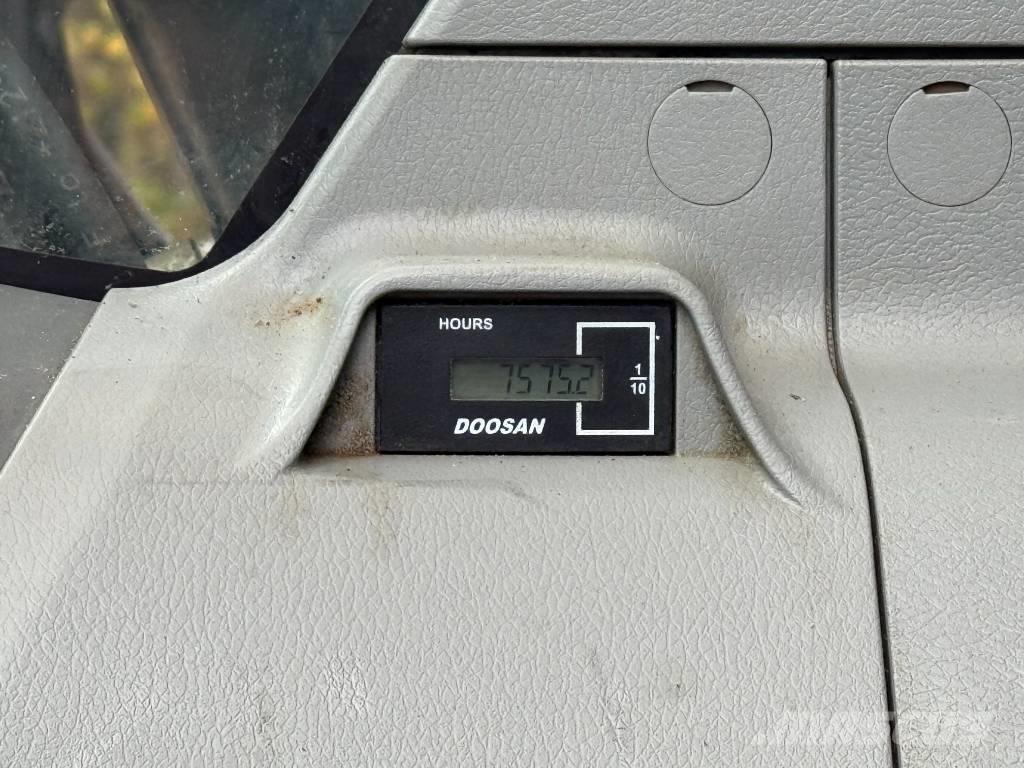 Doosan DX 300 LC Lánctalpas kotrók