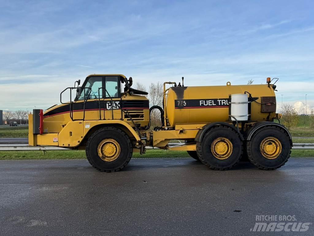 CAT 725 Fuel truck Tartályos teherautók