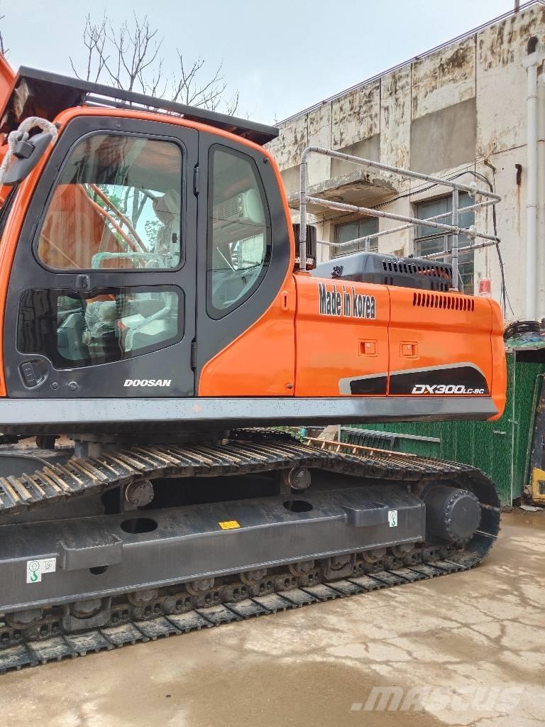 Doosan DX 300 LC Lánctalpas kotrók