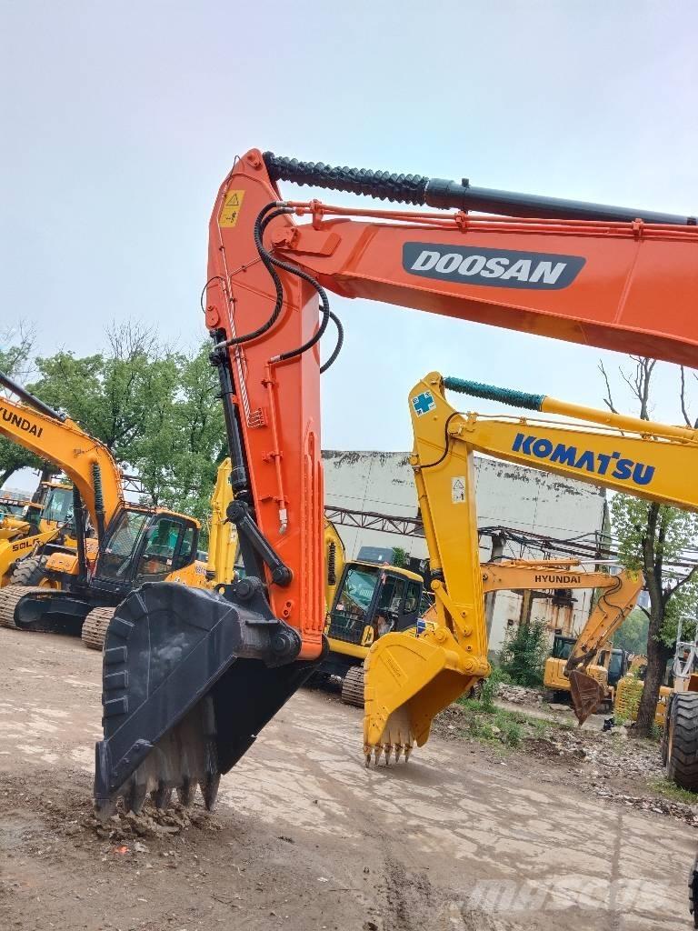 Doosan DX 300 LC Lánctalpas kotrók