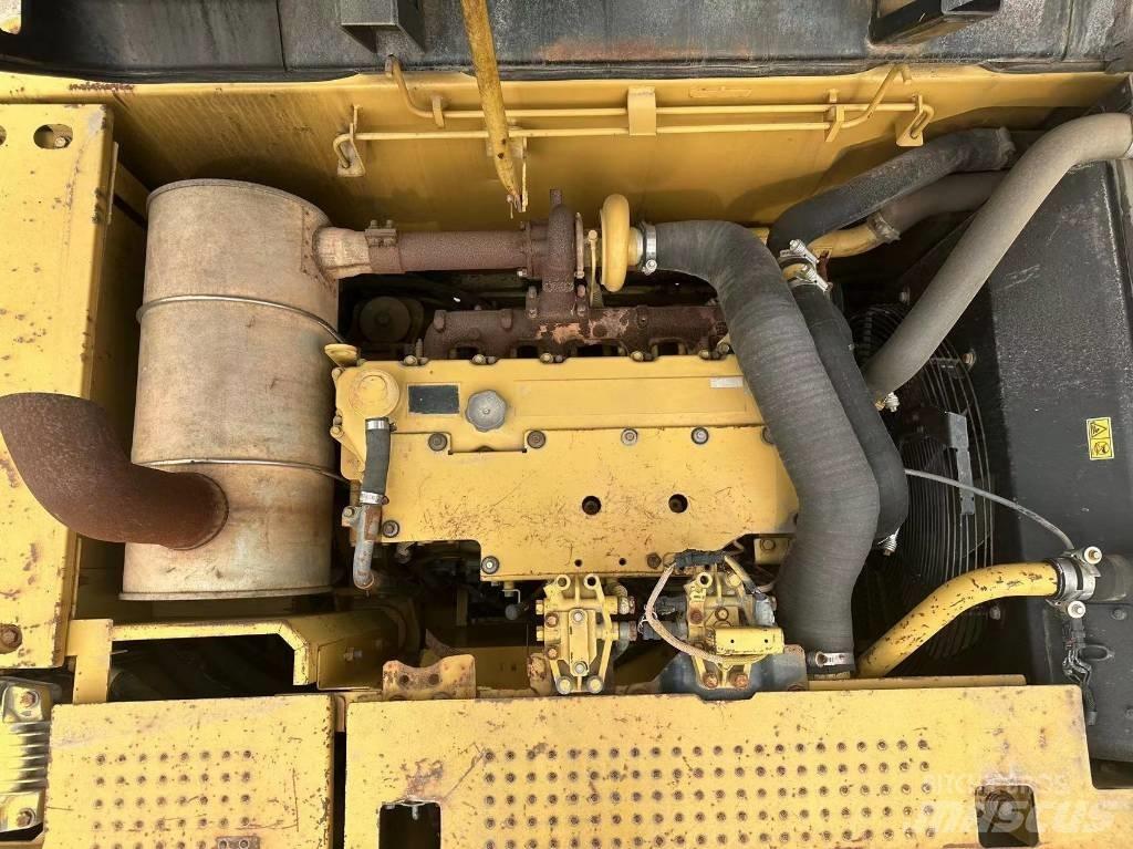 CAT 323D Lánctalpas kotrók