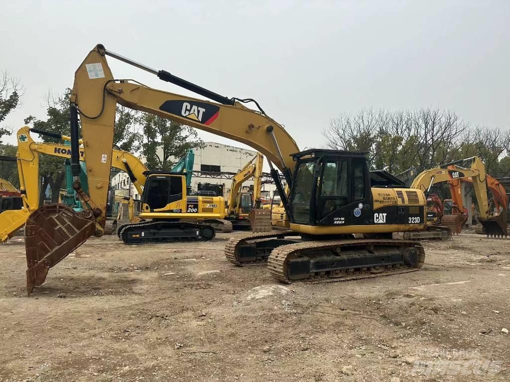 CAT 323D Lánctalpas kotrók
