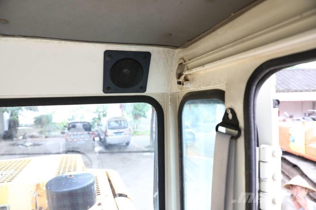 Hyundai Robex 130 W Gumikerekes kotrók