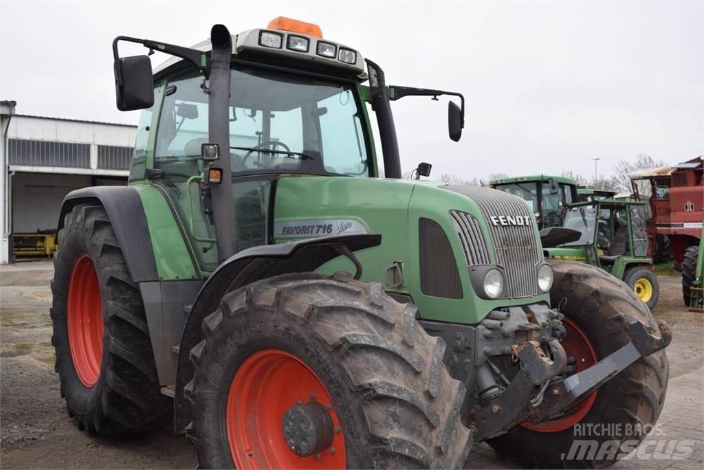 Fendt 716 Vario Traktorok