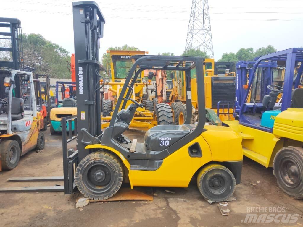 Komatsu FD 30 T-17 Dízel targoncák