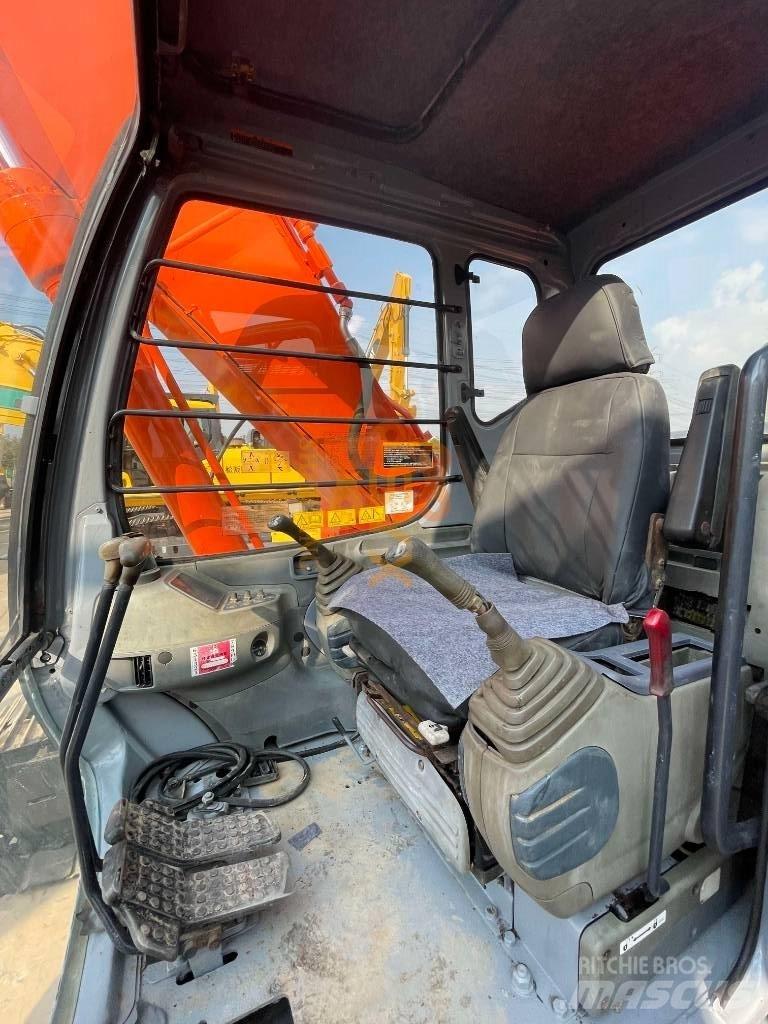 Hitachi EX 200-5 Lánctalpas kotrók