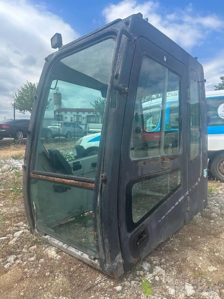Hyundai 320 LC7A Lánctalpas kotrók