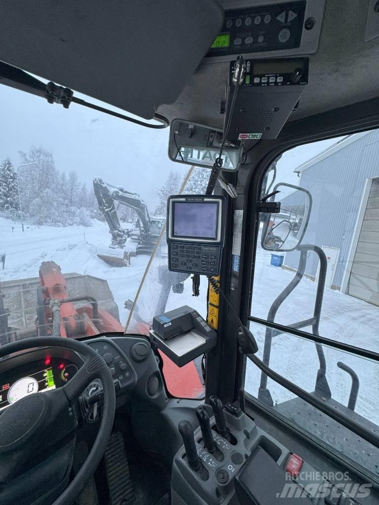 Hitachi ZW 370-6 Gumikerekes homlokrakodók