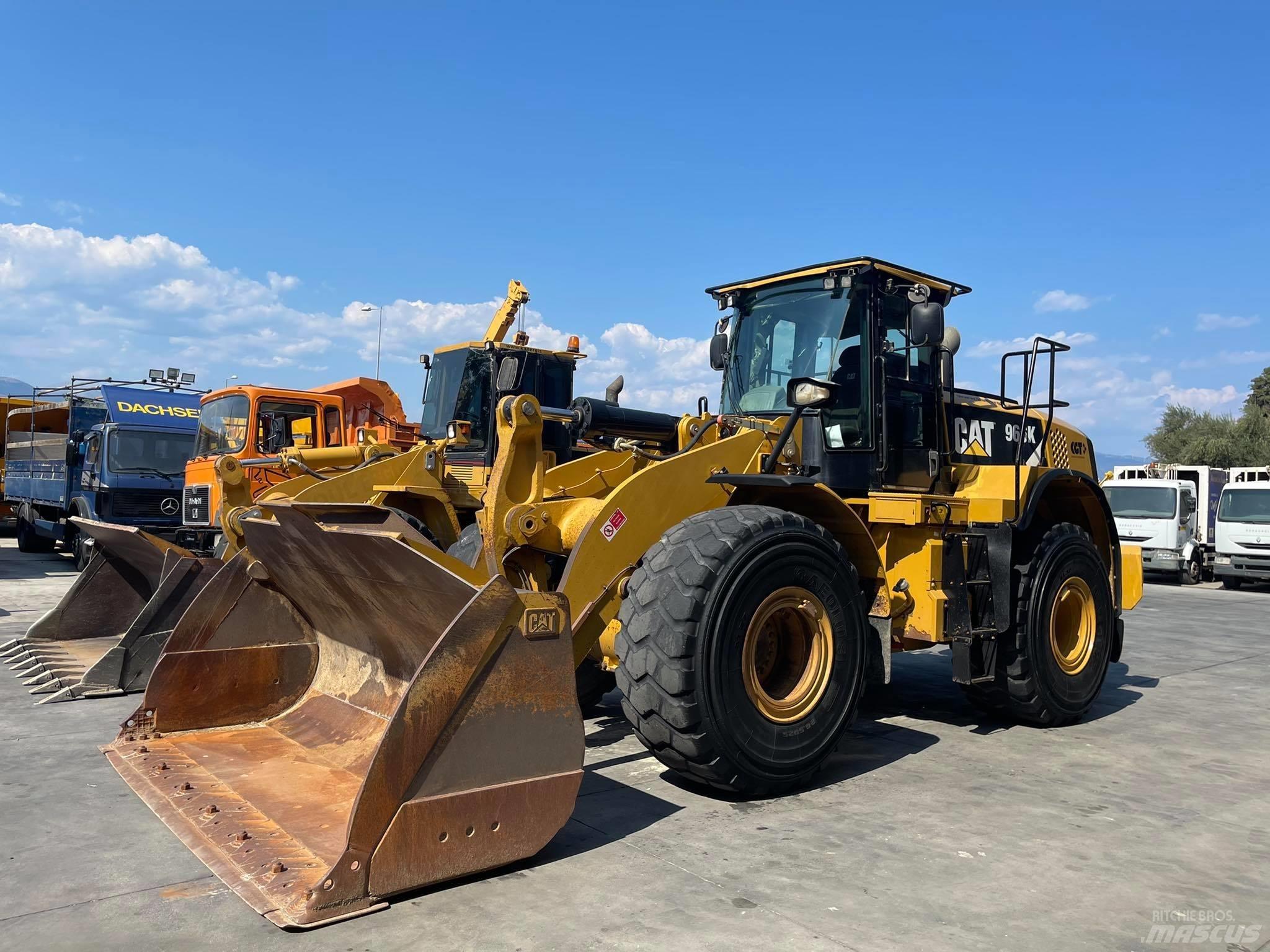 CAT 966K Gumikerekes homlokrakodók