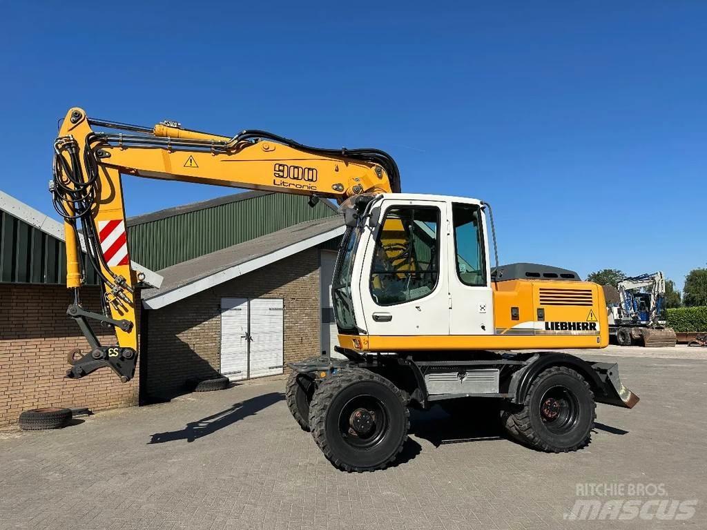 Liebherr A900C Gumikerekes kotrók