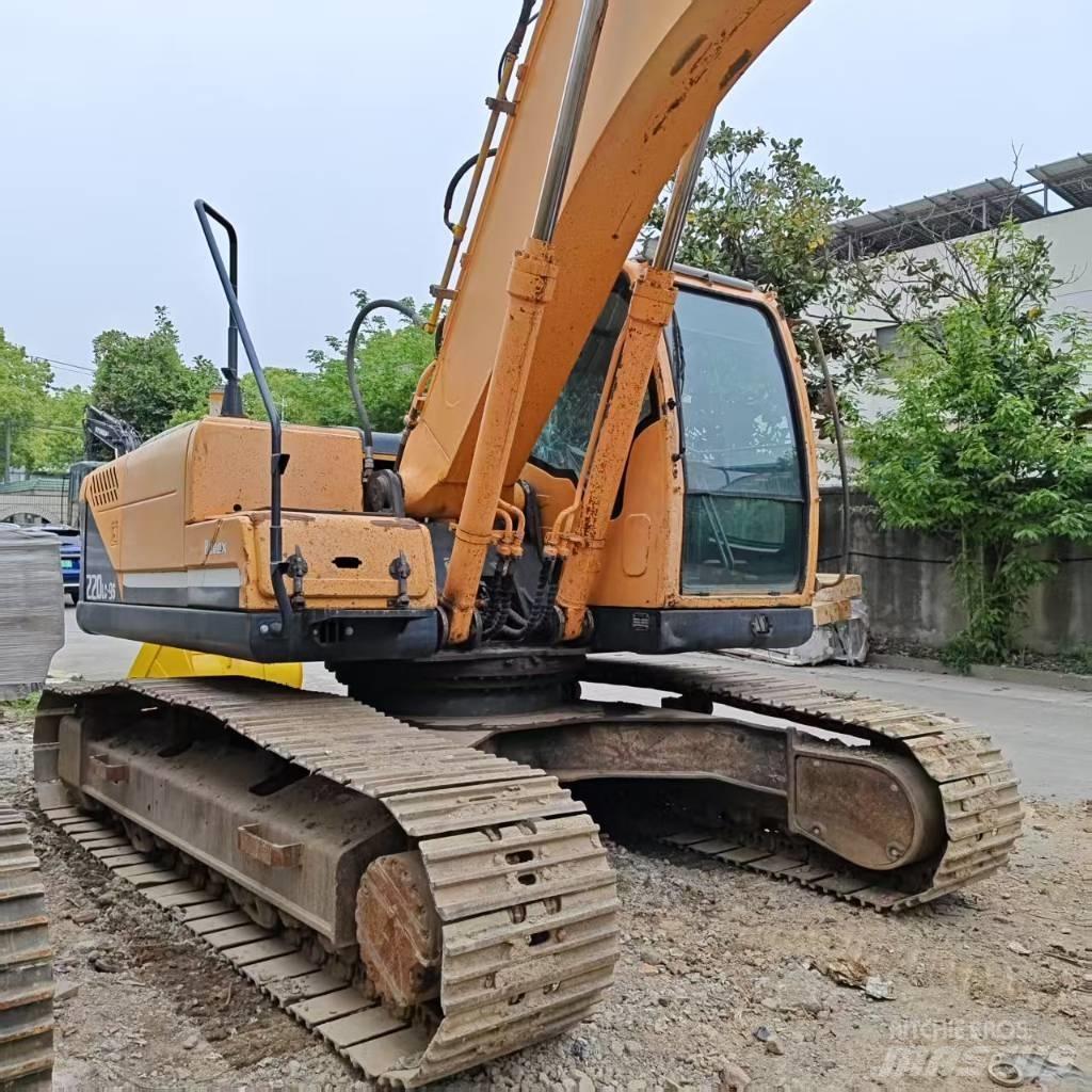 Hyundai Robex 220-9 Lánctalpas kotrók