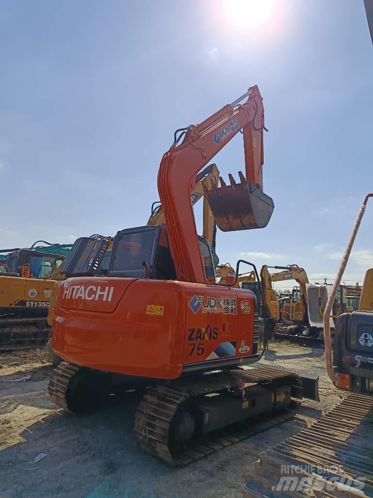 Hitachi ZX 75 Közepes (midi) kotrók 7 t - 12 t
