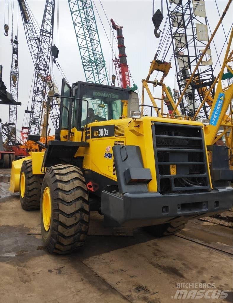 Komatsu WA 380 Gumikerekes homlokrakodók