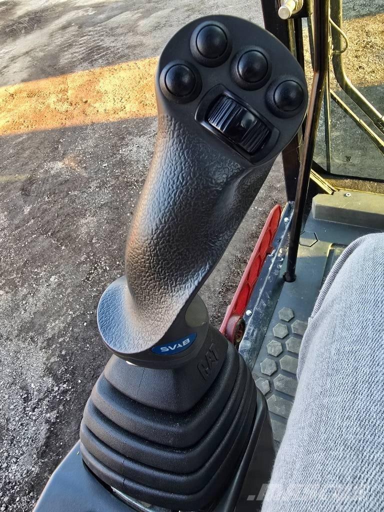 CAT 318 F Gumikerekes kotrók