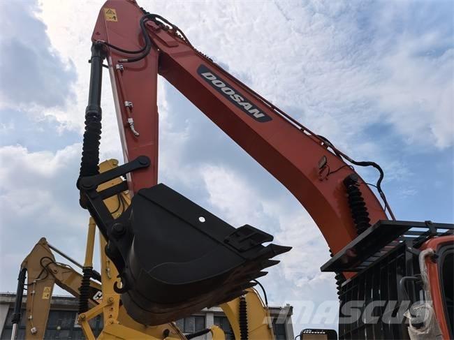 Doosan DX 225 LC Lánctalpas kotrók