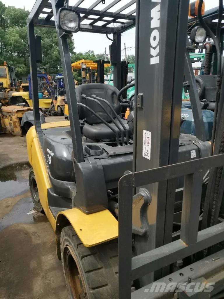 Komatsu 30 Teleszkópos rakodók