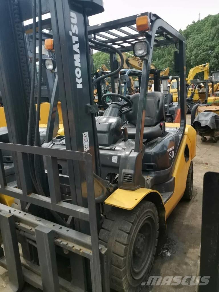 Komatsu 30 Teleszkópos rakodók