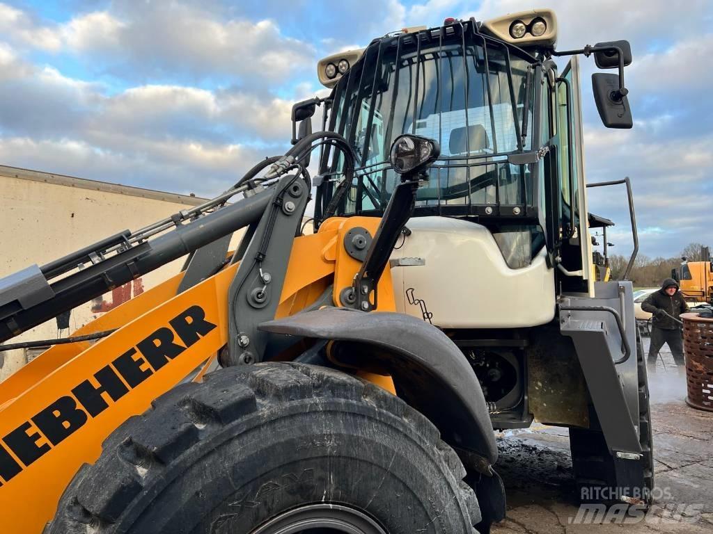 Liebherr L546 Gumikerekes homlokrakodók