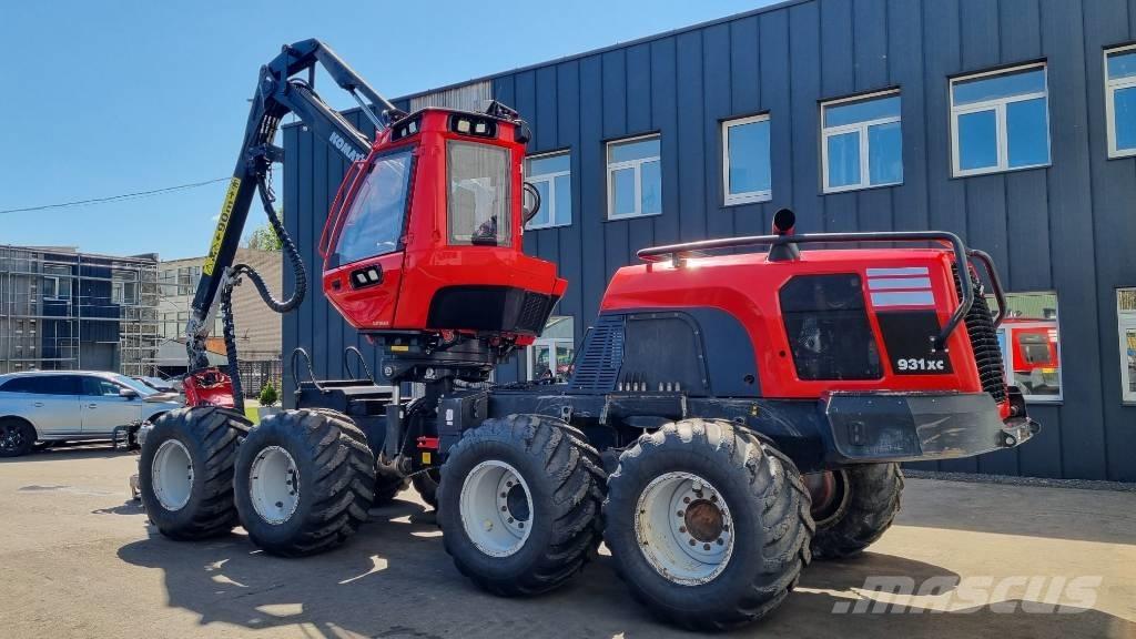 Komatsu 931 XC Betakarítók