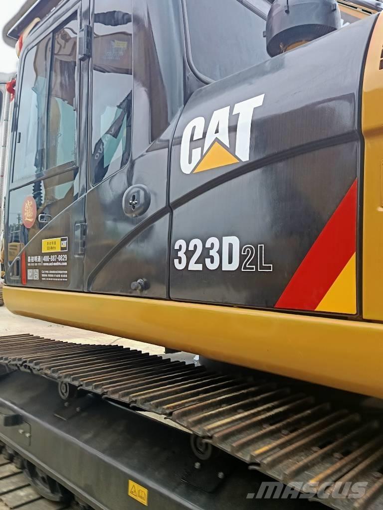 CAT 323 D2L Lánctalpas kotrók