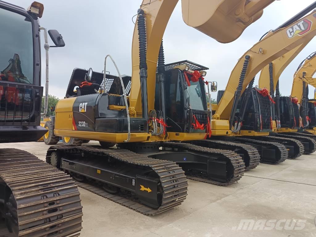 CAT 323 D2L Lánctalpas kotrók
