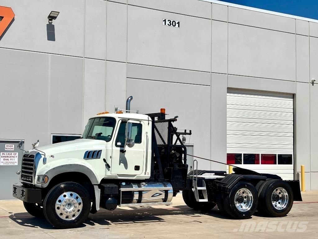 Mack GU713 Műszaki mentők