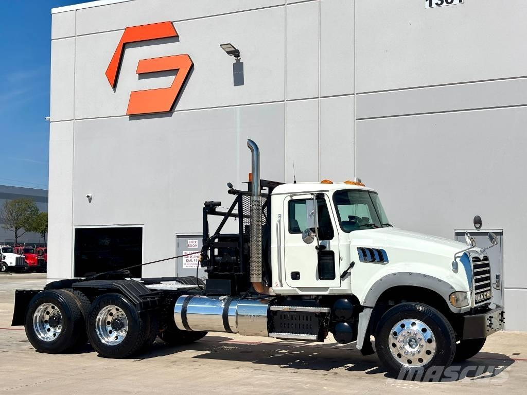 Mack GU713 Műszaki mentők