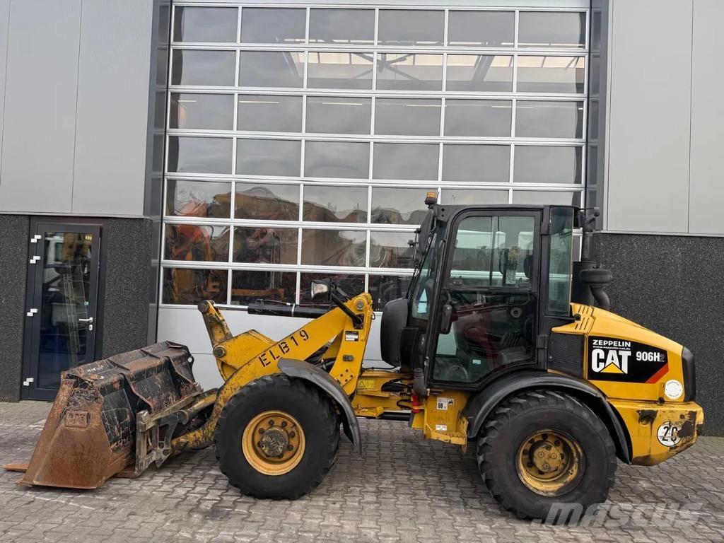 CAT 906H2 Gumikerekes homlokrakodók