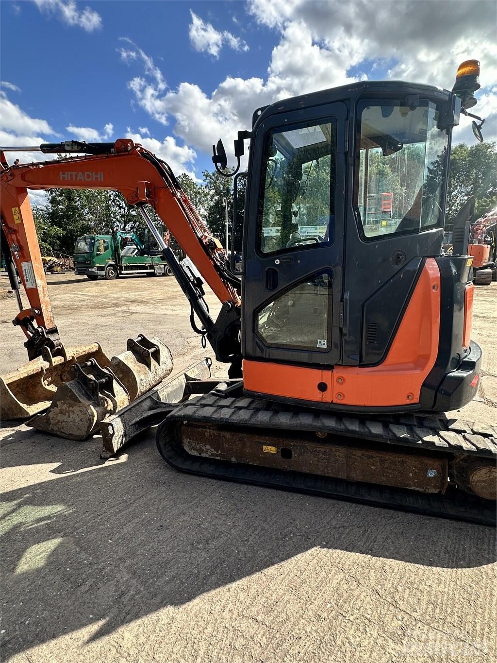 Hitachi 55U Mini kotrók < 7t