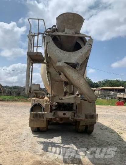 Iveco Trakker 440 Betonkeverők/Betonpumpák