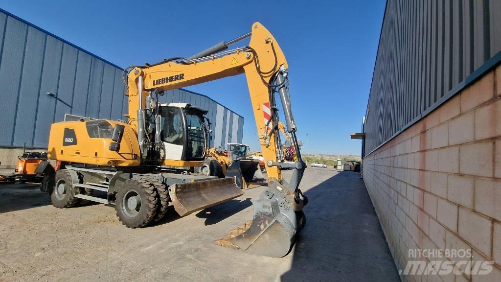 Liebherr A 920 Gumikerekes kotrók