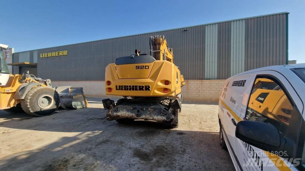 Liebherr A 920 Gumikerekes kotrók
