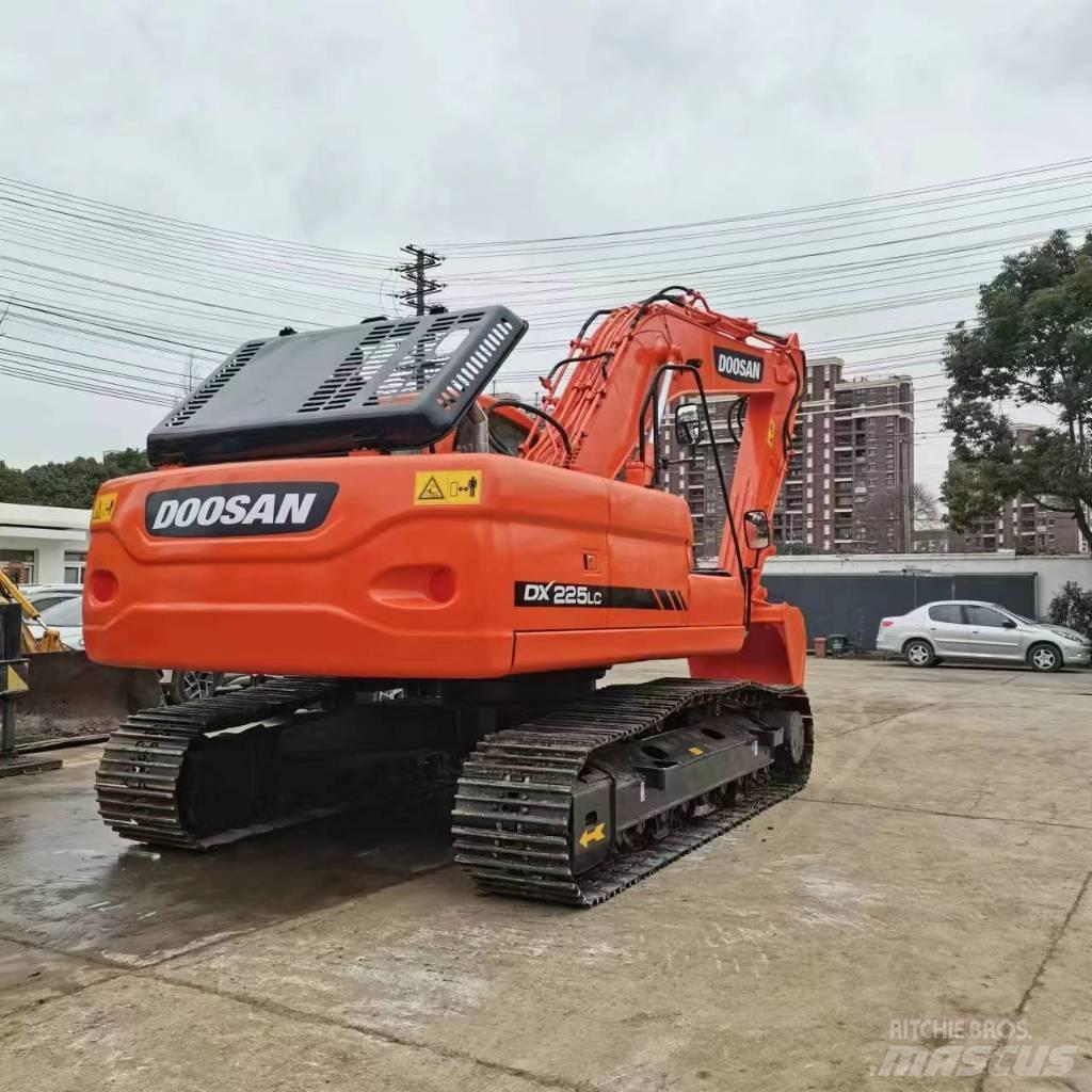 Doosan DX 225 LC Lánctalpas kotrók