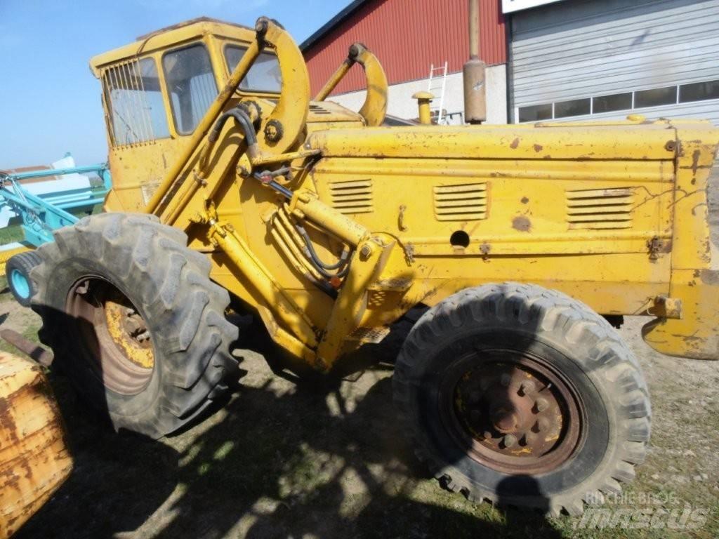 Volvo 218 TD Gumikerekes homlokrakodók