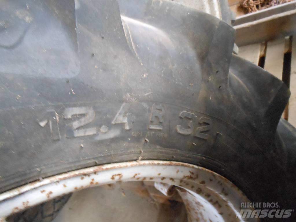 Taurus 12.4X 32 HJUL Egyéb mezőgazdasági gépek
