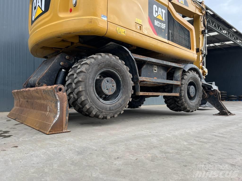 CAT M318F Gumikerekes kotrók
