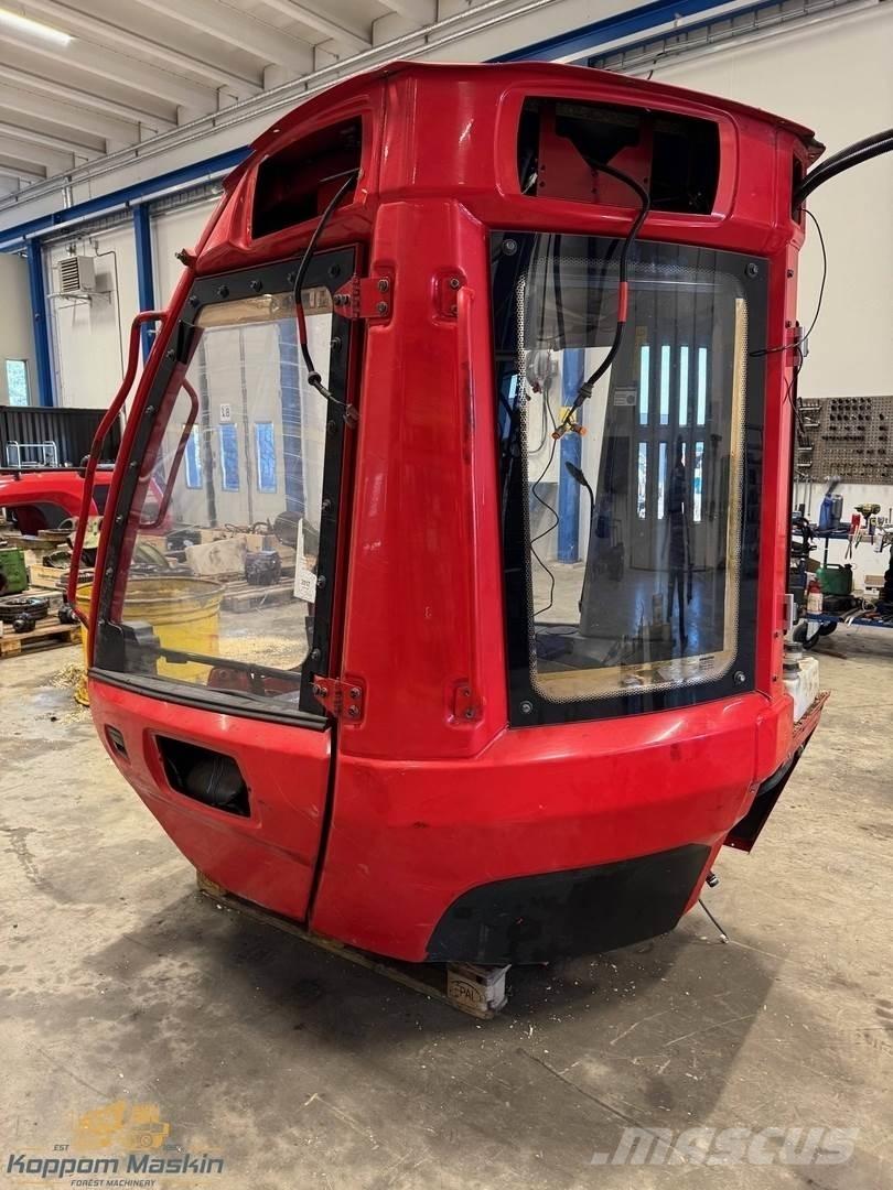 Komatsu 951 Vezetőfülke és belső tartozékok