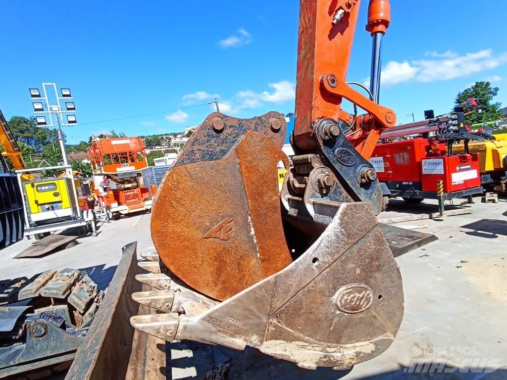 Hitachi ZX 135 US-6 Lánctalpas kotrók