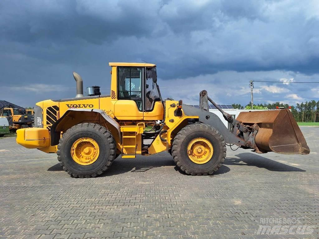 Volvo L 120 F Gumikerekes homlokrakodók