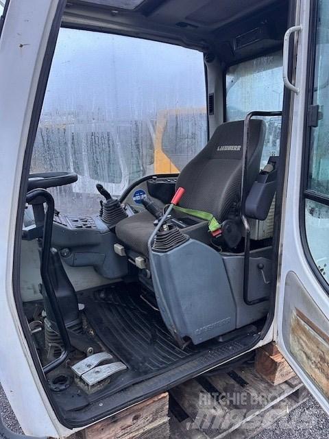 Liebherr A 314 CAB Vezetőfülke és belső tartozékok