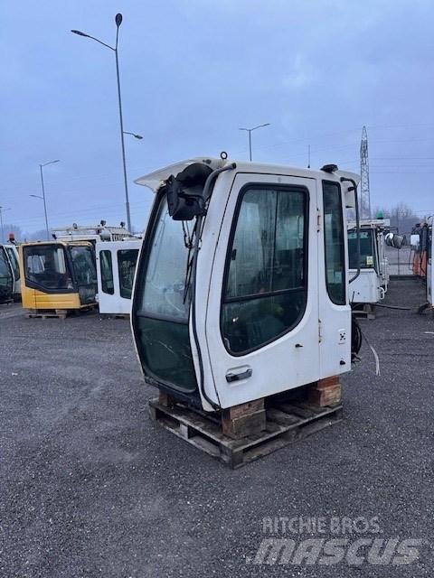 Liebherr A 314 CAB Vezetőfülke és belső tartozékok