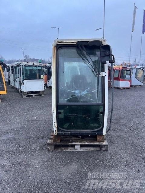 Liebherr A 314 CAB Vezetőfülke és belső tartozékok